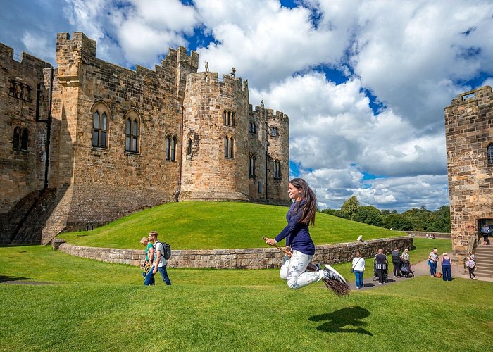 10 Harry Potter Secrets About Alnwick Castle