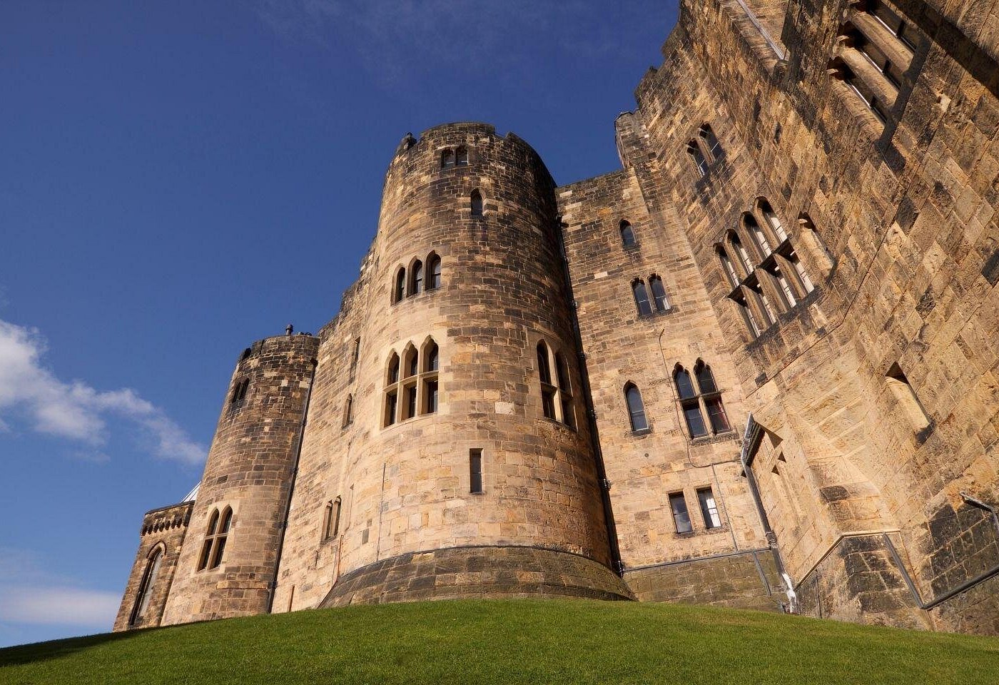 Alnwick Castle and Rosslyn Chapel Day Tour from Edinburgh