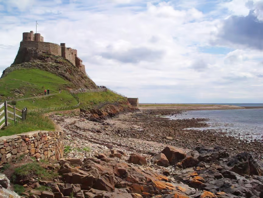 From Edinburgh: Viking Coast & Alnwick Castle Day Tour